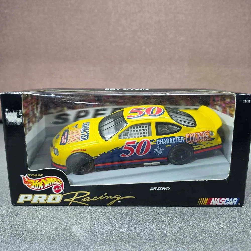 Hot Wheels Pro Racing Boy Scouts NASCAR 1:24 Yellow Excellent 20439 Ford Taurus